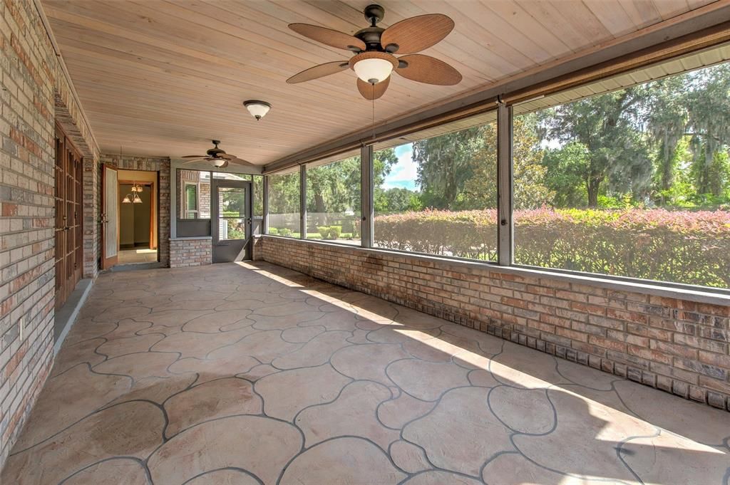 For Sale: $575,000 (4 beds, 2 baths, 2661 Square Feet)