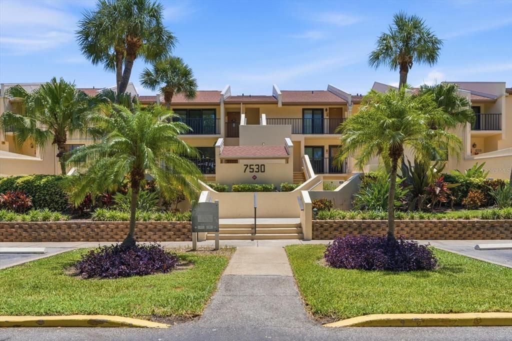 En Venta: $338,000 (1 camas, 2 baños, 890 Pies cuadrados)