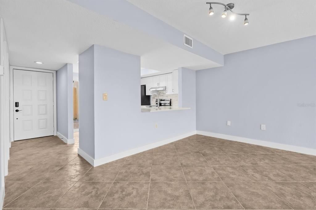 En Venta: $338,000 (1 camas, 2 baños, 890 Pies cuadrados)