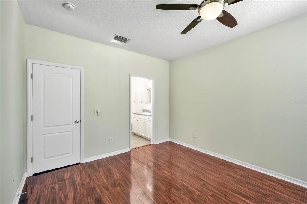For Sale: $255,000 (2 beds, 2 baths, 1383 Square Feet)
