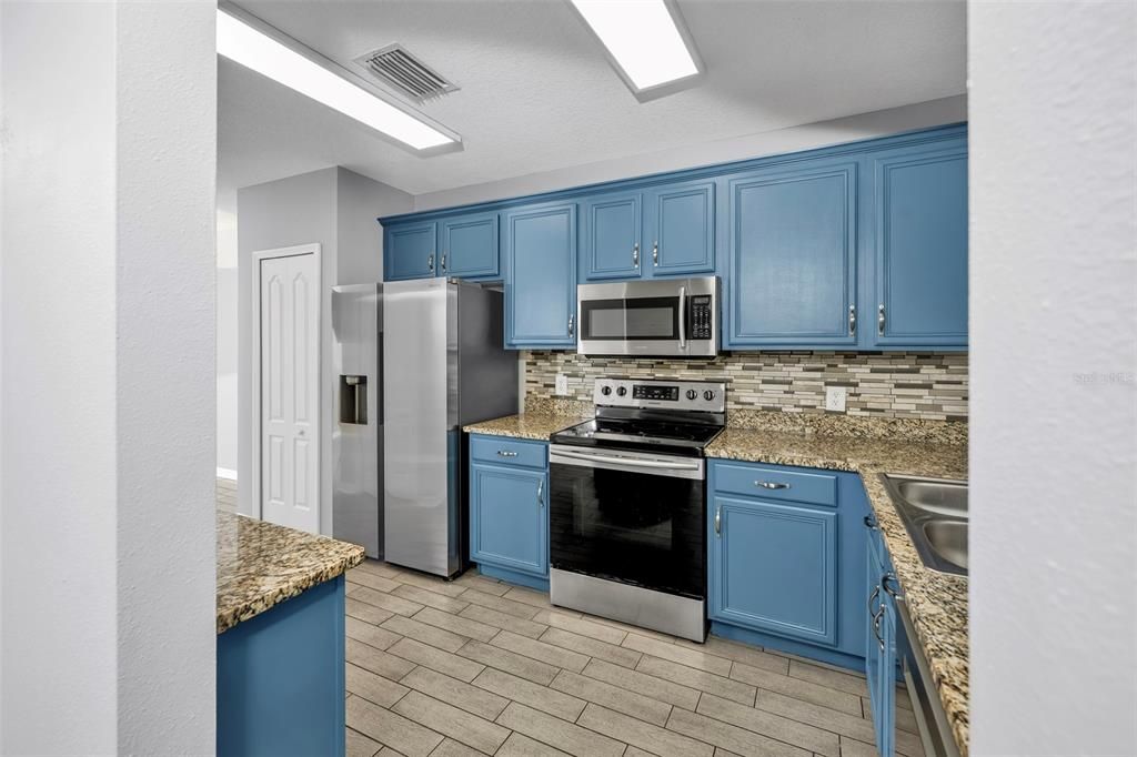 For Sale: $255,000 (2 beds, 2 baths, 1383 Square Feet)