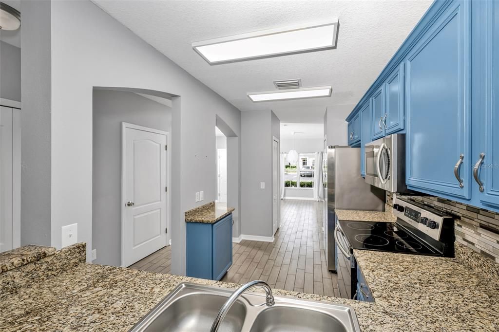 For Sale: $255,000 (2 beds, 2 baths, 1383 Square Feet)