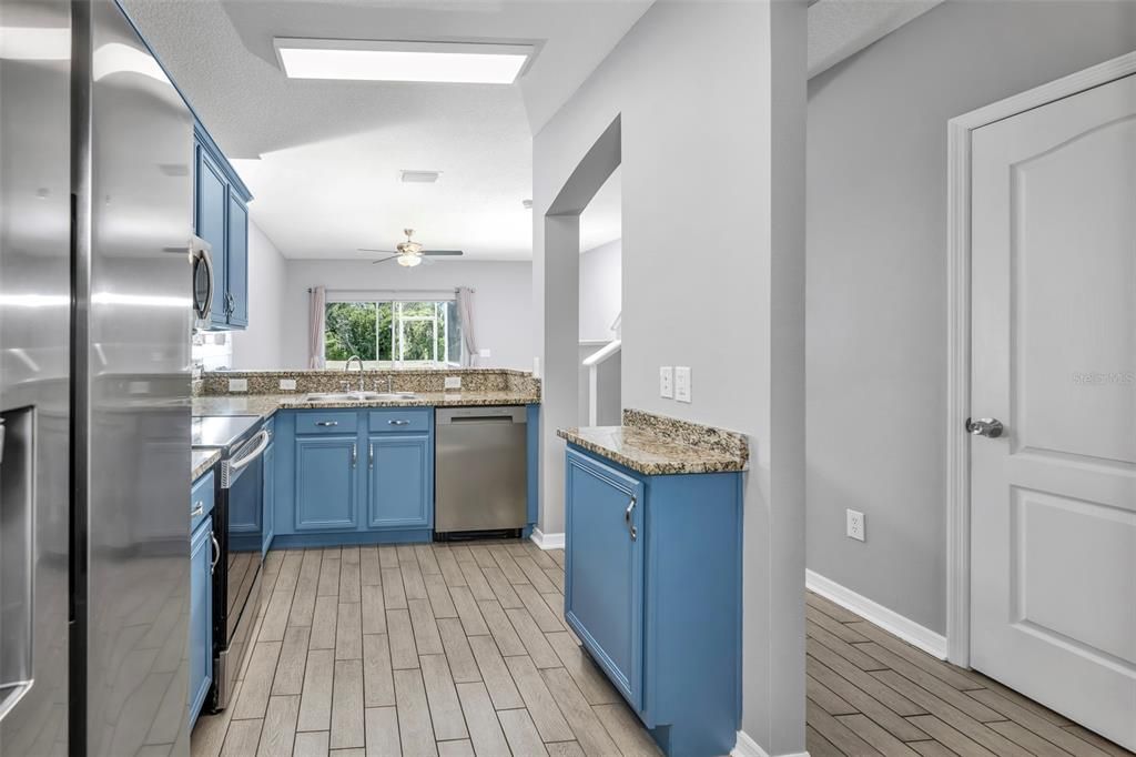 For Sale: $255,000 (2 beds, 2 baths, 1383 Square Feet)