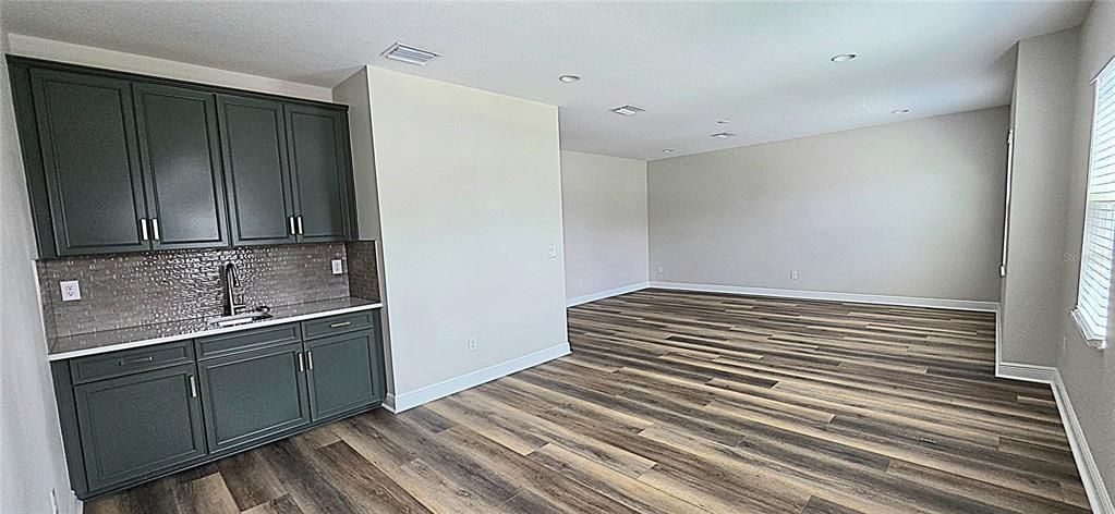 For Rent: $5,900 (6 beds, 4 baths, 4539 Square Feet)