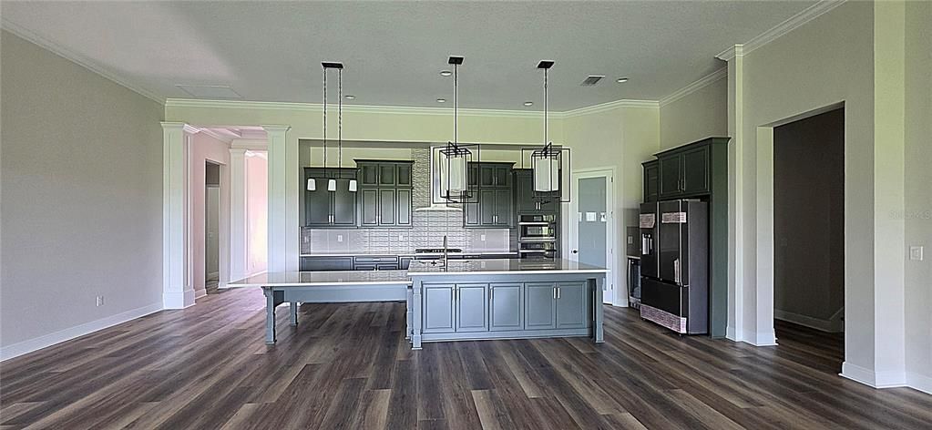 For Rent: $5,900 (6 beds, 4 baths, 4539 Square Feet)