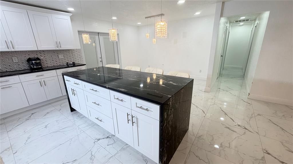 На продажу: $385,000 (3 спален, 2 ванн, 1700 Квадратных фут)