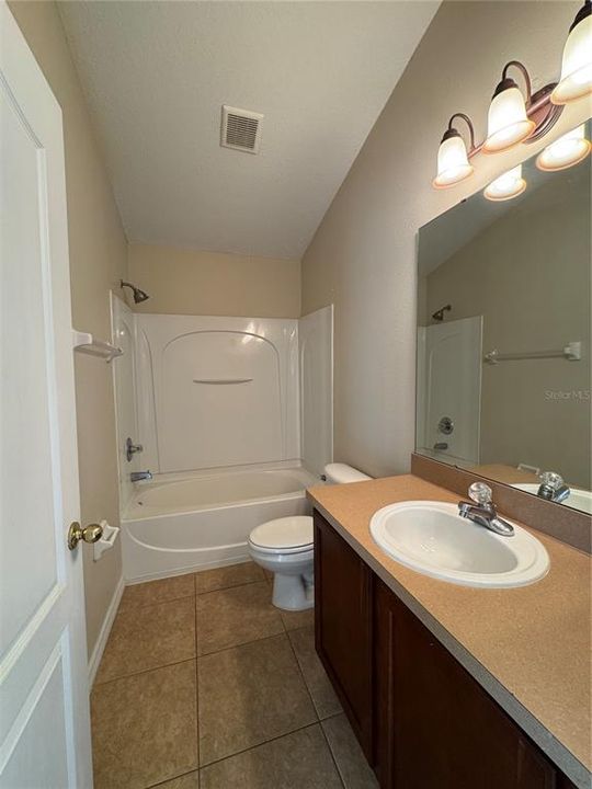 For Rent: $2,095 (2 beds, 2 baths, 1305 Square Feet)