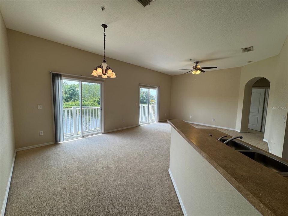 For Rent: $2,095 (2 beds, 2 baths, 1305 Square Feet)