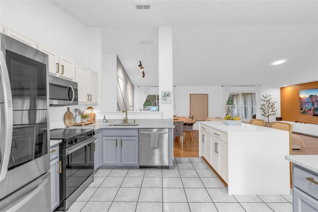 For Sale: $430,000 (4 beds, 2 baths, 1558 Square Feet)
