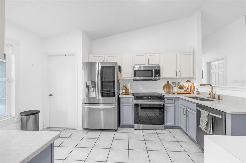 For Sale: $430,000 (4 beds, 2 baths, 1558 Square Feet)