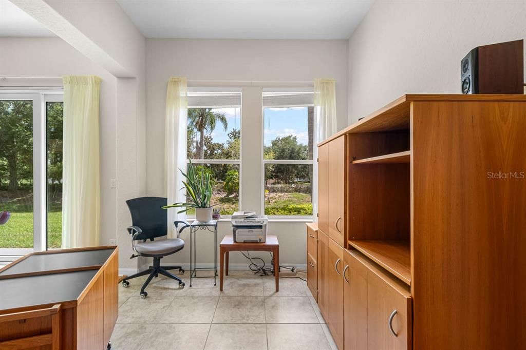 For Sale: $345,000 (3 beds, 2 baths, 1881 Square Feet)