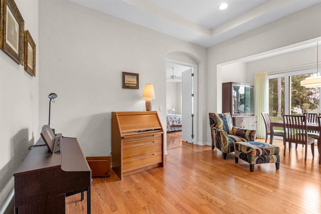 For Sale: $345,000 (3 beds, 2 baths, 1881 Square Feet)