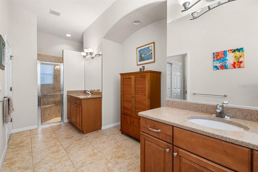 For Sale: $345,000 (3 beds, 2 baths, 1881 Square Feet)
