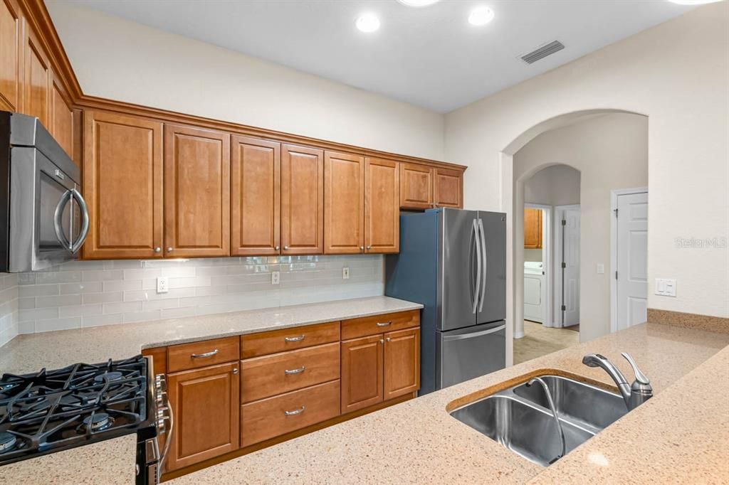 For Sale: $345,000 (3 beds, 2 baths, 1881 Square Feet)