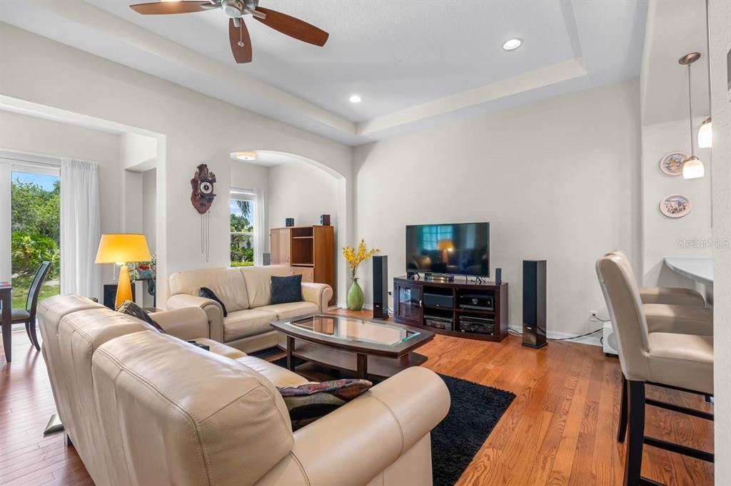 For Sale: $345,000 (3 beds, 2 baths, 1881 Square Feet)