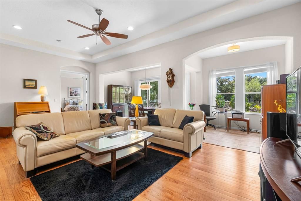 For Sale: $345,000 (3 beds, 2 baths, 1881 Square Feet)