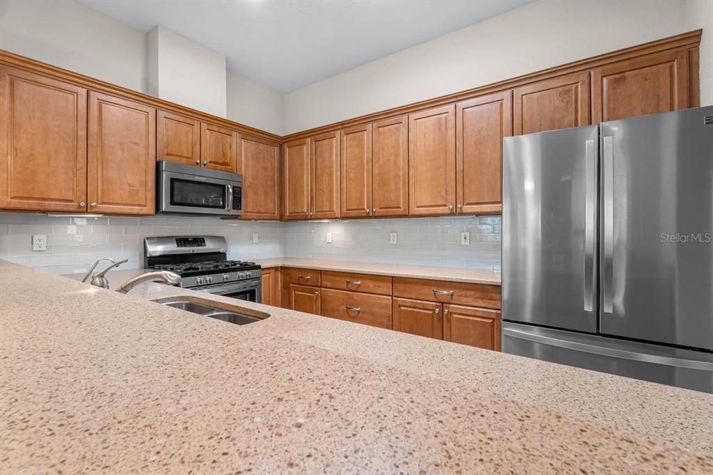 For Sale: $345,000 (3 beds, 2 baths, 1881 Square Feet)