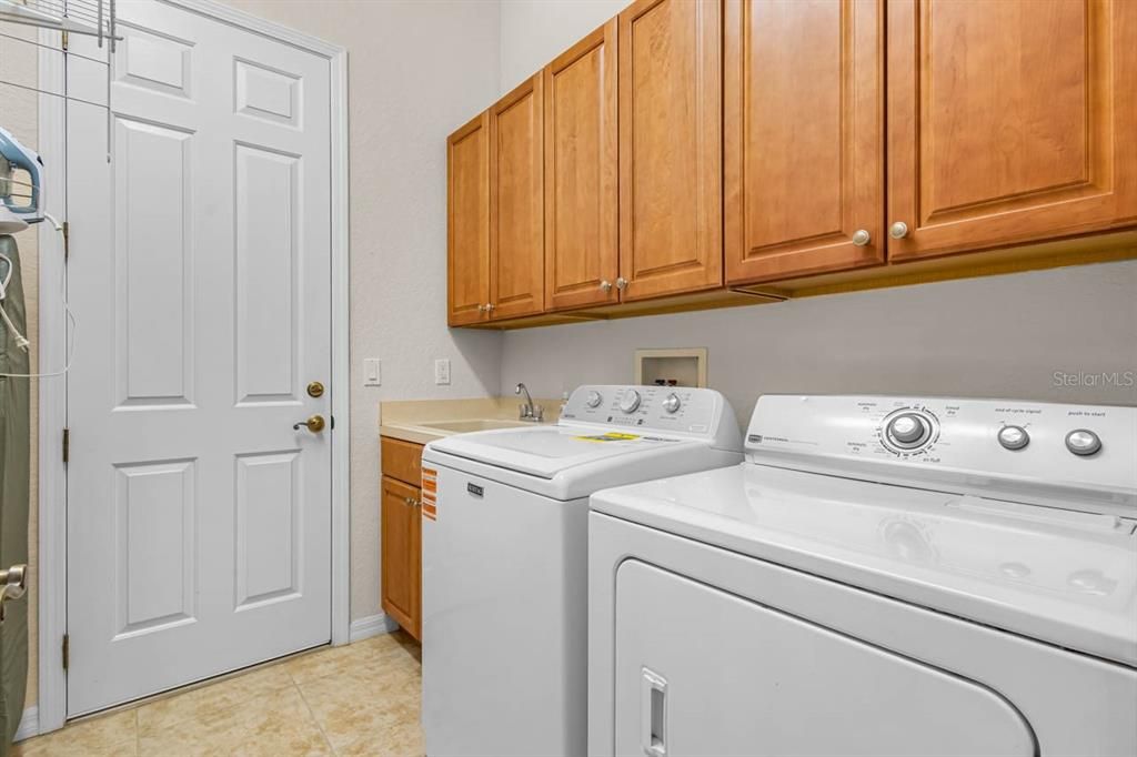 For Sale: $345,000 (3 beds, 2 baths, 1881 Square Feet)