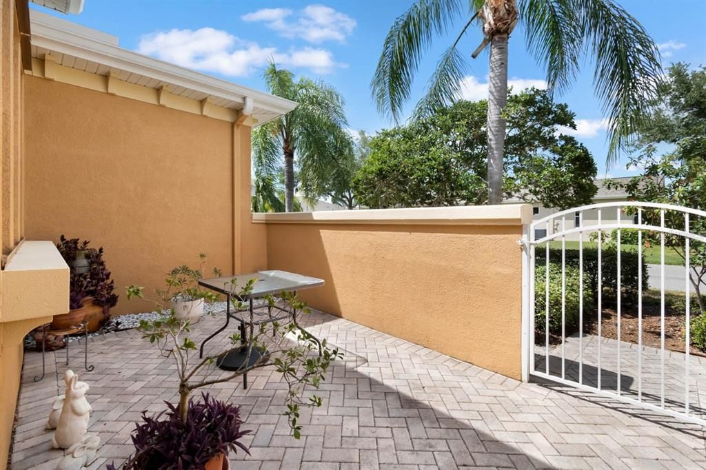 For Sale: $345,000 (3 beds, 2 baths, 1881 Square Feet)