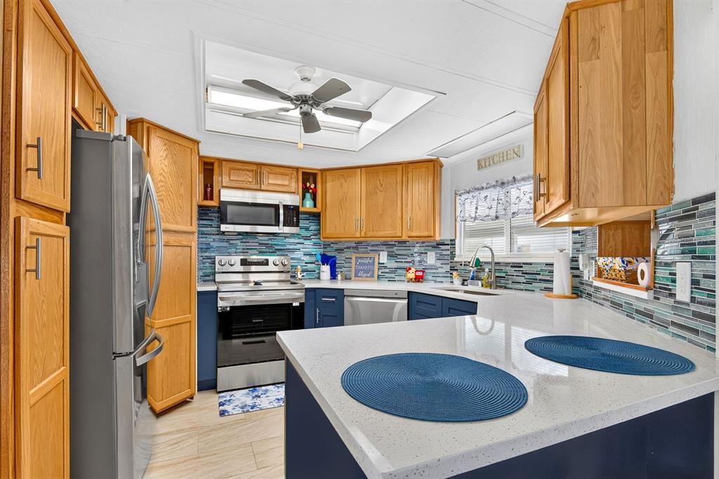 For Sale: $228,000 (2 beds, 2 baths, 1188 Square Feet)
