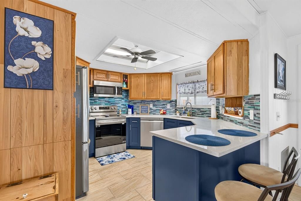 For Sale: $228,000 (2 beds, 2 baths, 1188 Square Feet)
