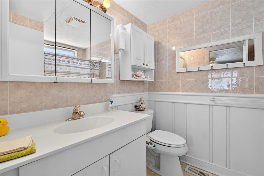 For Sale: $228,000 (2 beds, 2 baths, 1188 Square Feet)