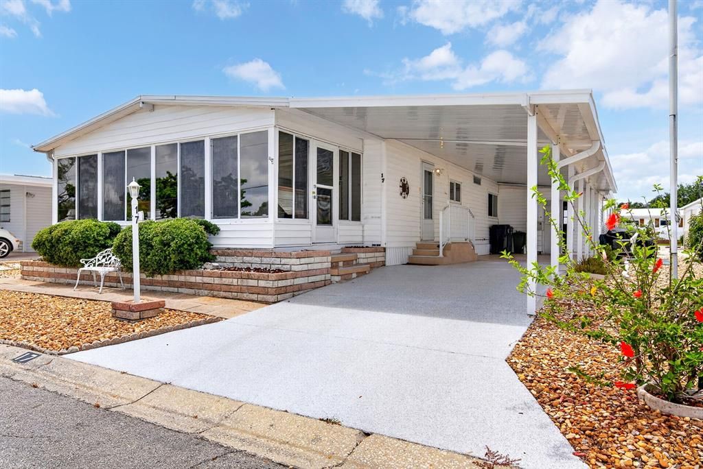 For Sale: $228,000 (2 beds, 2 baths, 1188 Square Feet)