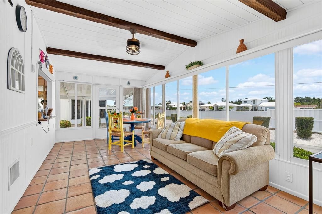 For Sale: $228,000 (2 beds, 2 baths, 1188 Square Feet)