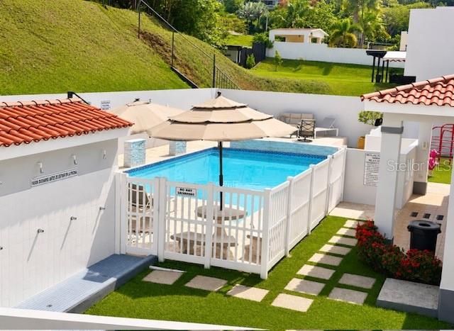 На продажу: $361,500 (4 спален, 2 ванн, 1750 Квадратных фут)