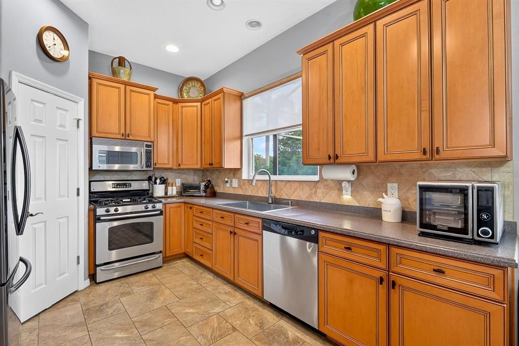 For Sale: $700,000 (4 beds, 2 baths, 2674 Square Feet)