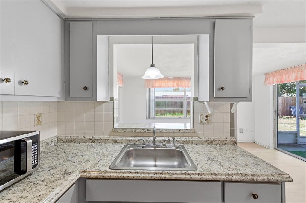 На продажу: $179,000 (2 спален, 1 ванн, 1096 Квадратных фут)