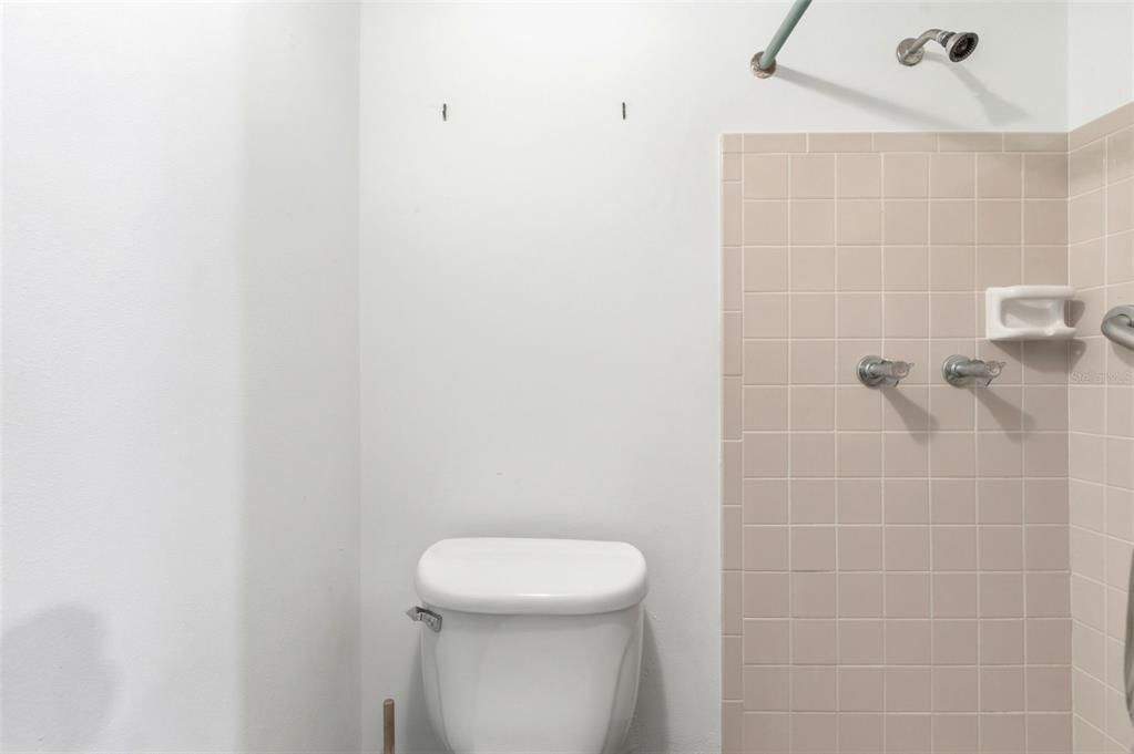 На продажу: $179,000 (2 спален, 1 ванн, 1096 Квадратных фут)