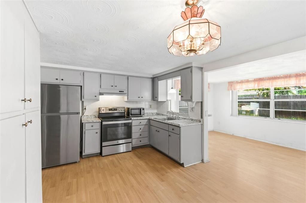 На продажу: $179,000 (2 спален, 1 ванн, 1096 Квадратных фут)