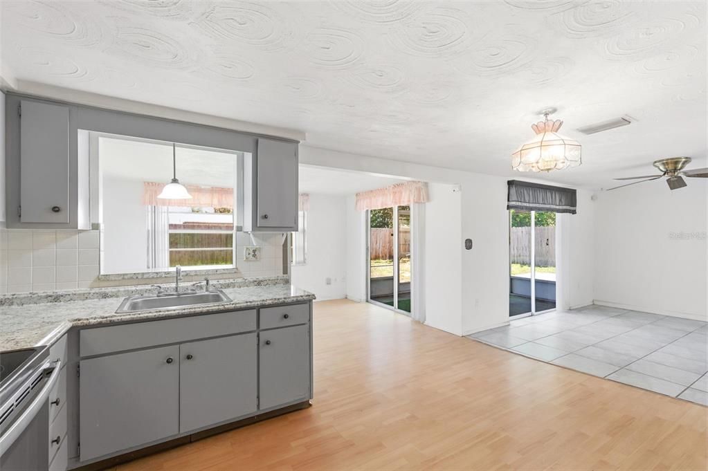 На продажу: $179,000 (2 спален, 1 ванн, 1096 Квадратных фут)