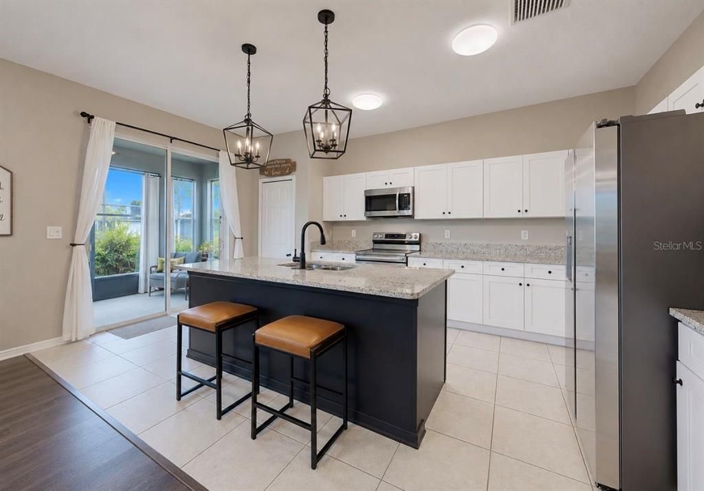 En Venta: $375,000 (5 camas, 3 baños, 2320 Pies cuadrados)