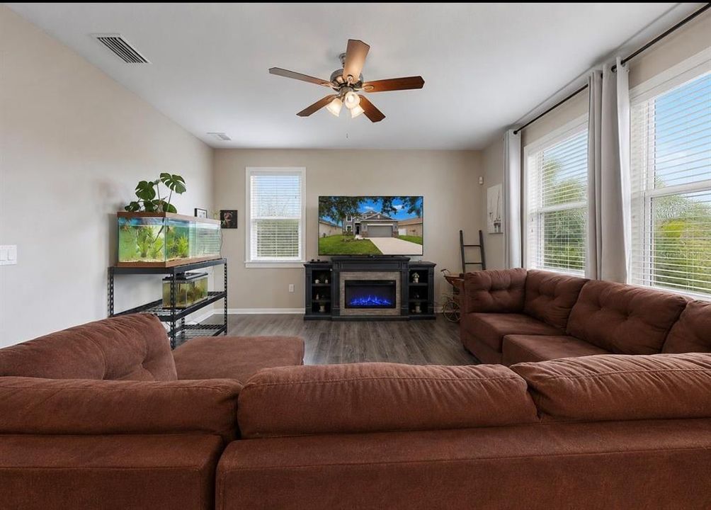En Venta: $375,000 (5 camas, 3 baños, 2320 Pies cuadrados)