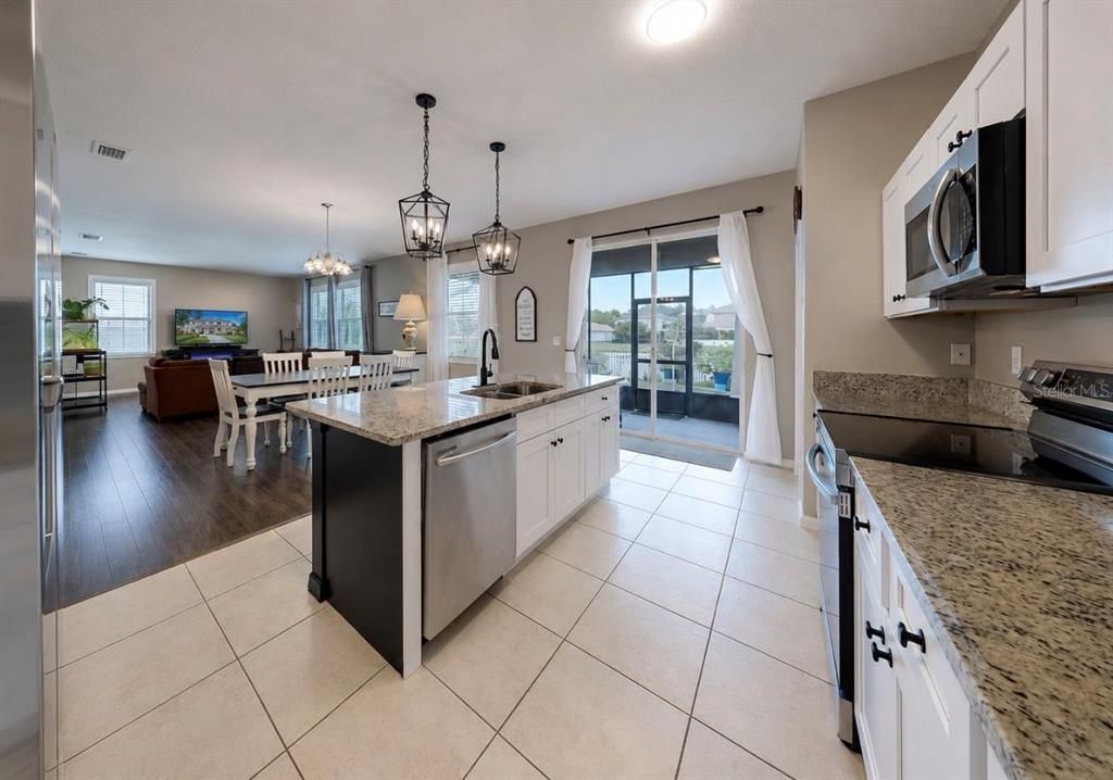 En Venta: $375,000 (5 camas, 3 baños, 2320 Pies cuadrados)