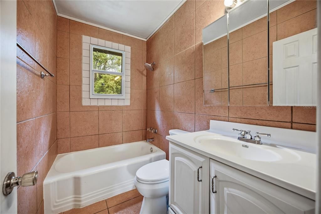 For Sale: $190,000 (3 beds, 1 baths, 1328 Square Feet)