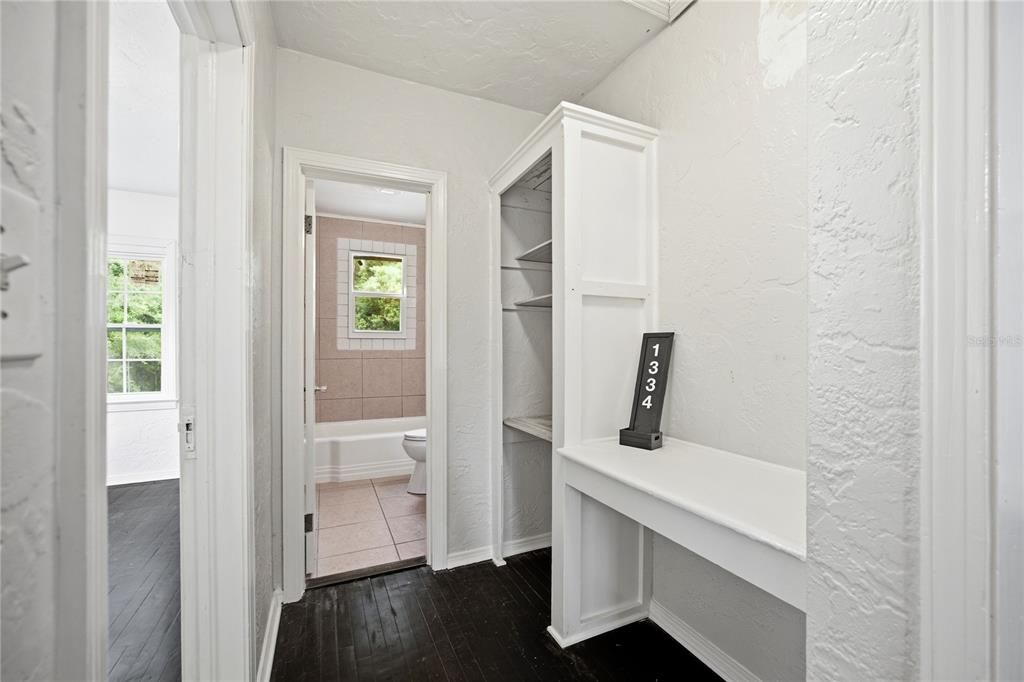 For Sale: $190,000 (3 beds, 1 baths, 1328 Square Feet)