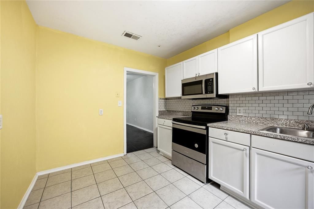 For Sale: $190,000 (3 beds, 1 baths, 1328 Square Feet)