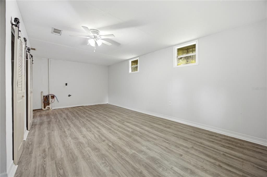 For Sale: $190,000 (3 beds, 1 baths, 1328 Square Feet)