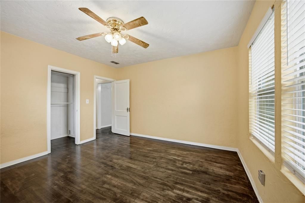For Sale: $190,000 (3 beds, 1 baths, 1328 Square Feet)
