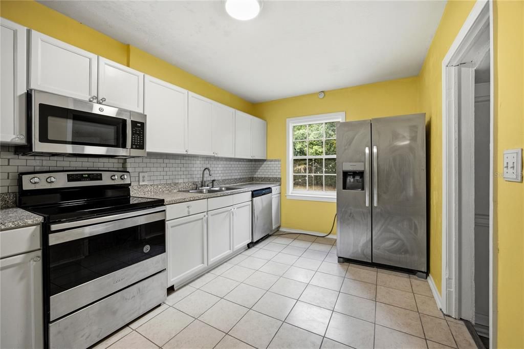 For Sale: $190,000 (3 beds, 1 baths, 1328 Square Feet)