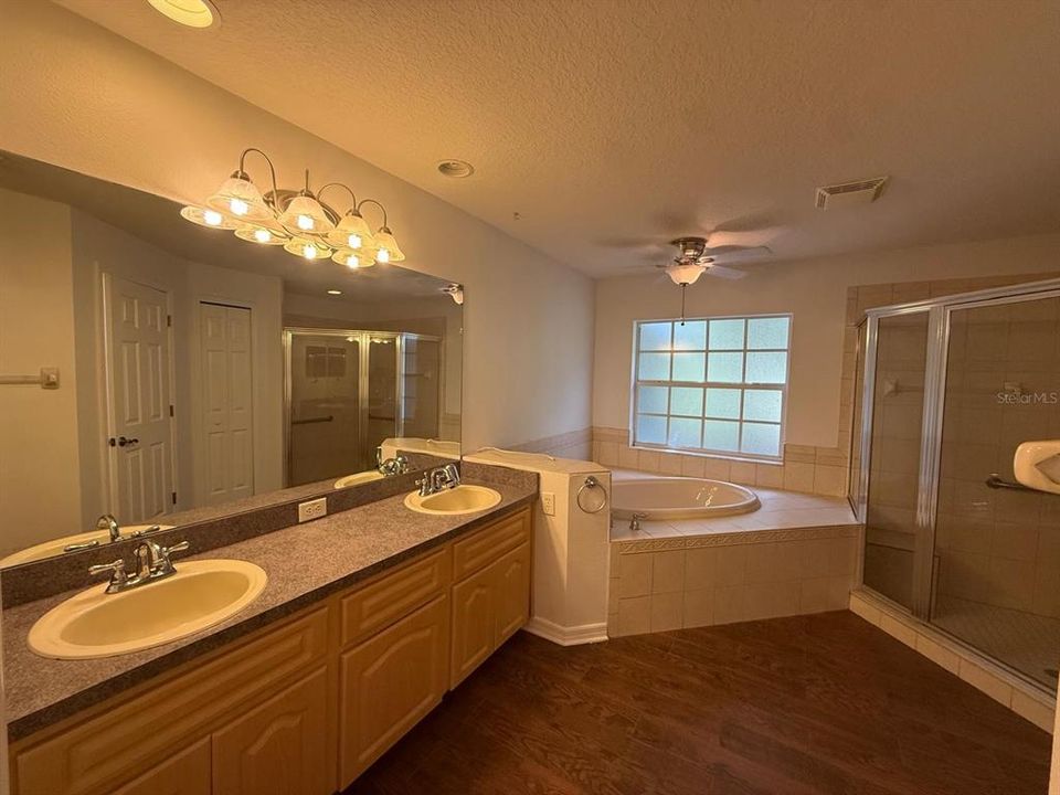 En Venta: $397,900 (3 camas, 2 baños, 1601 Pies cuadrados)