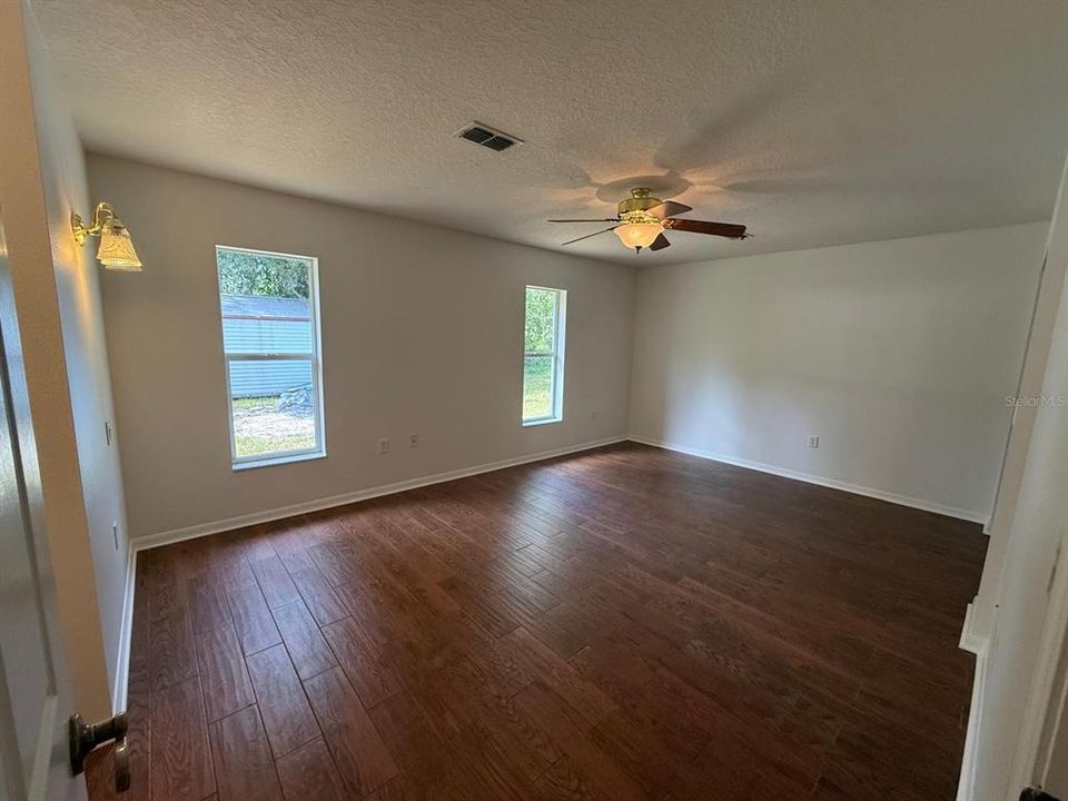 En Venta: $397,900 (3 camas, 2 baños, 1601 Pies cuadrados)