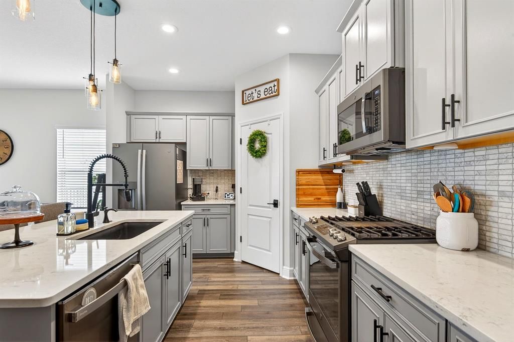 For Sale: $495,000 (2 beds, 2 baths, 1490 Square Feet)
