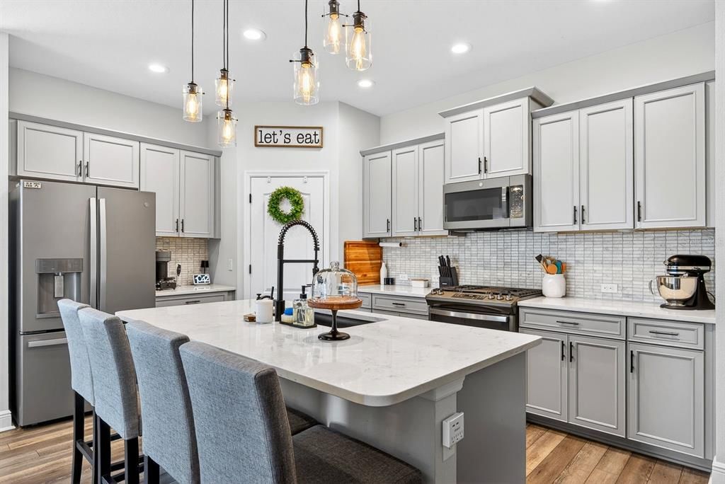 For Sale: $495,000 (2 beds, 2 baths, 1490 Square Feet)