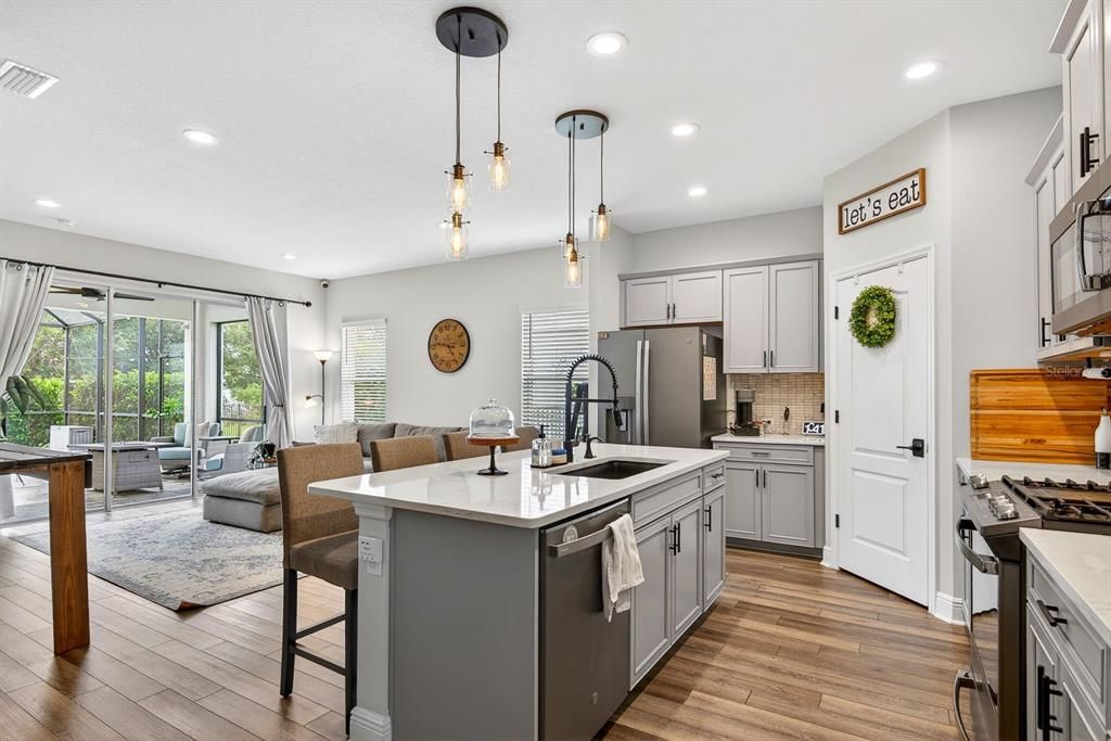 For Sale: $495,000 (2 beds, 2 baths, 1490 Square Feet)