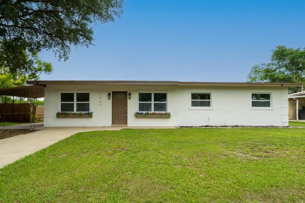 Activo con contrato: $309,000 (4 camas, 2 baños, 1454 Pies cuadrados)
