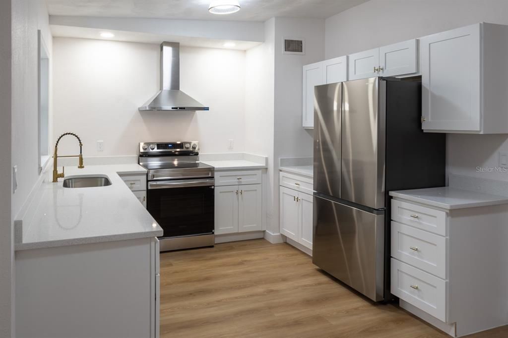 Activo con contrato: $309,000 (4 camas, 2 baños, 1454 Pies cuadrados)